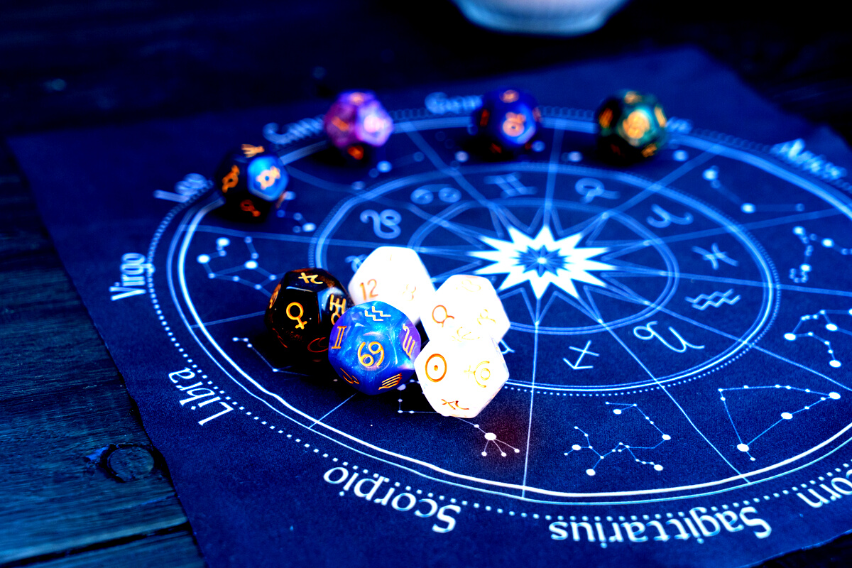 Zodiac Horoscope with Divination Dice